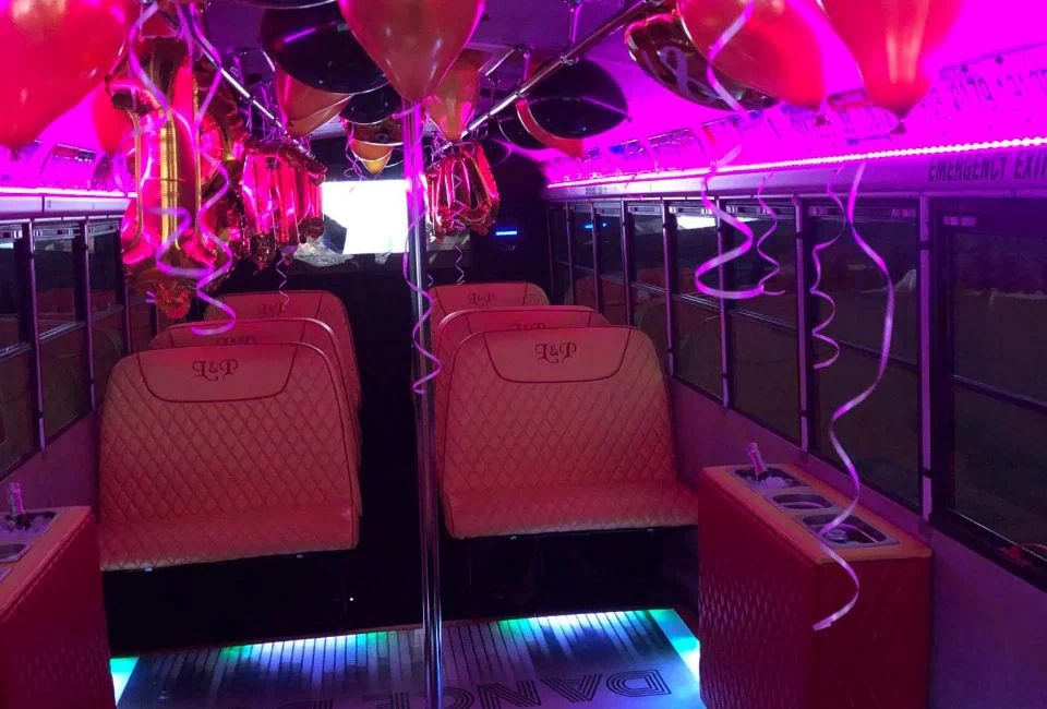 balony z helem w autobusie